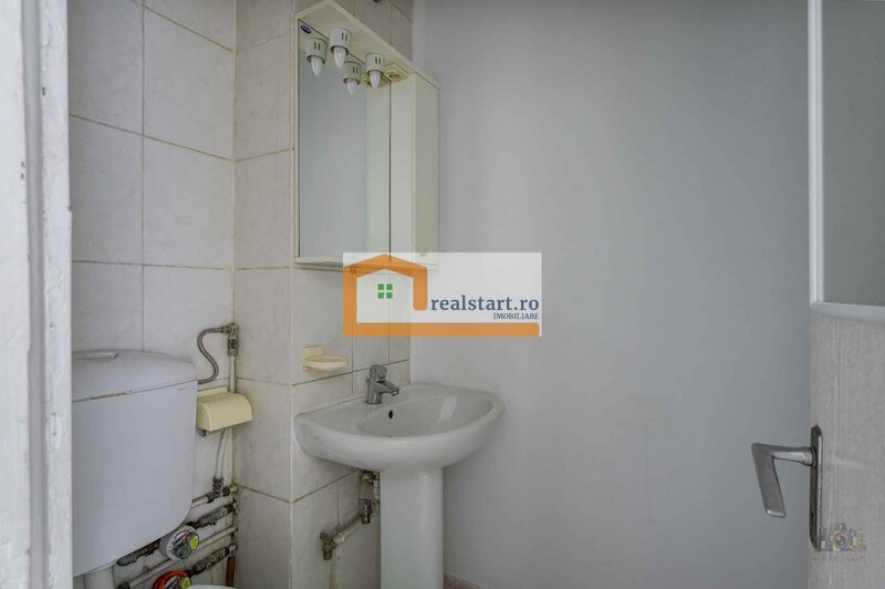 Camil Ressu, parter inalt, usor retras, ideal cabinet, birou, mixt.