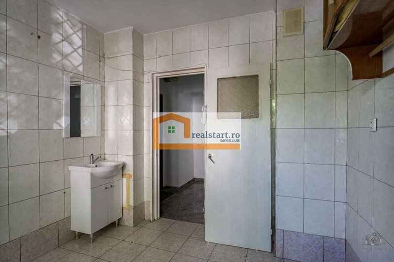 Camil Ressu, parter inalt, usor retras, ideal cabinet, birou, mixt.