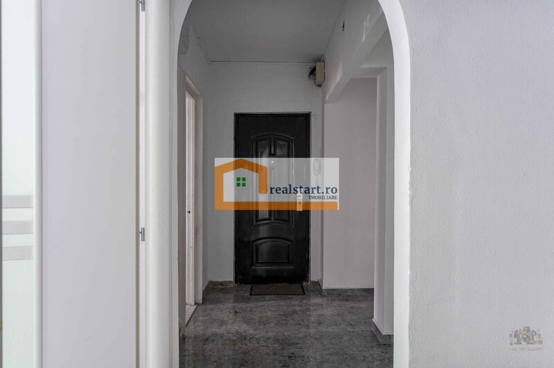 Camil Ressu, parter inalt, usor retras, ideal cabinet, birou, mixt.