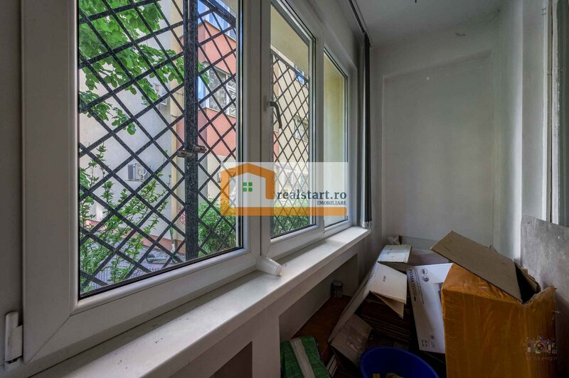 Camil Ressu, parter inalt, usor retras, ideal cabinet, birou, mixt.